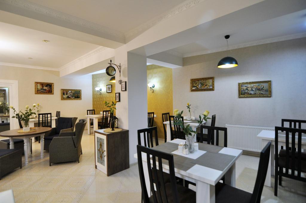 Renaissance Hotel טביליסי מראה חיצוני תמונה